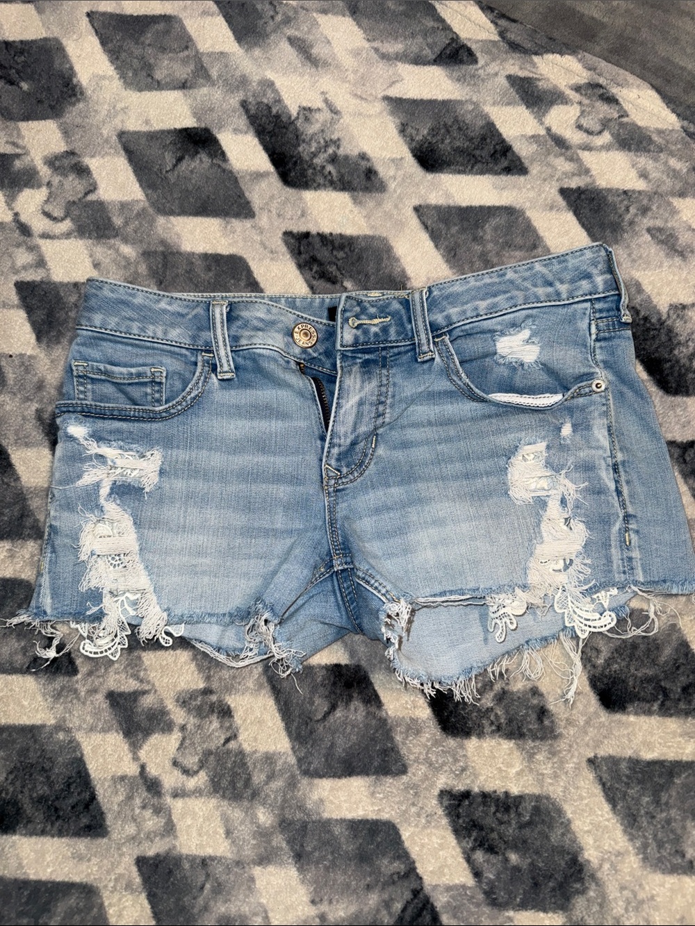 Express Light Wash Distressed Denim Short Shorts woman girl